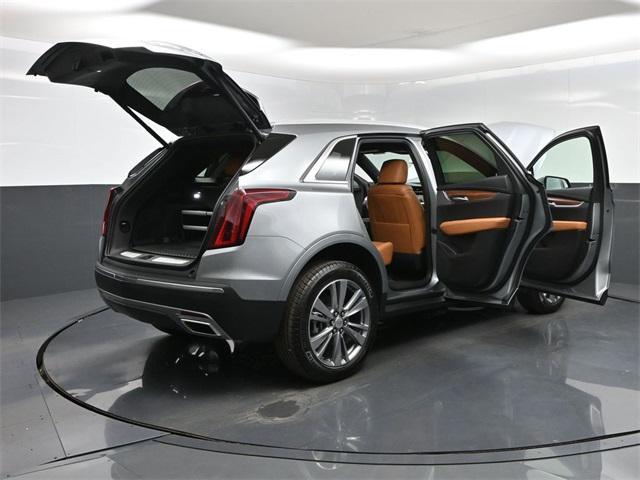 Photo of 2025 Silver Metallic Cadillac XT5