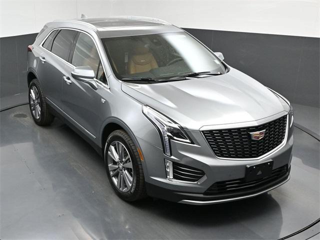 Photo of 2025 Silver Metallic Cadillac XT5
