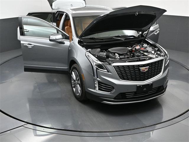Photo of 2025 Silver Metallic Cadillac XT5