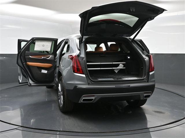 Photo of 2025 Silver Metallic Cadillac XT5