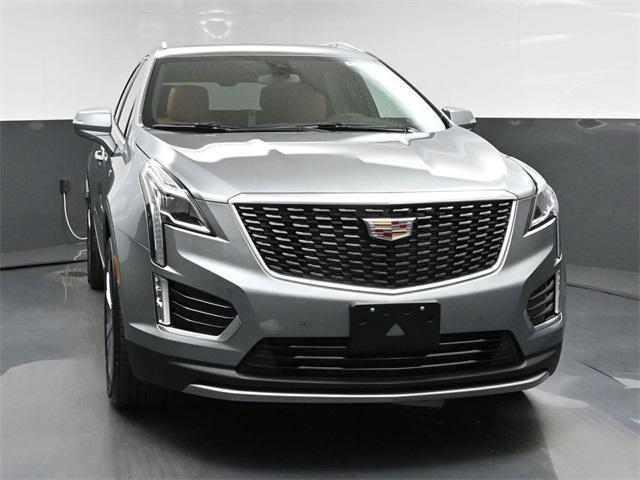 Photo of 2025 Silver Metallic Cadillac XT5