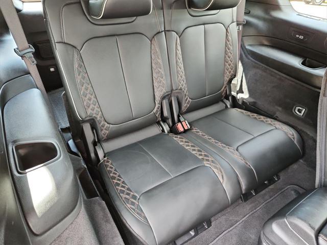 Photo of 2021 Diamond Black Crystal Pearlcoat Jeep Grand Cherokee L