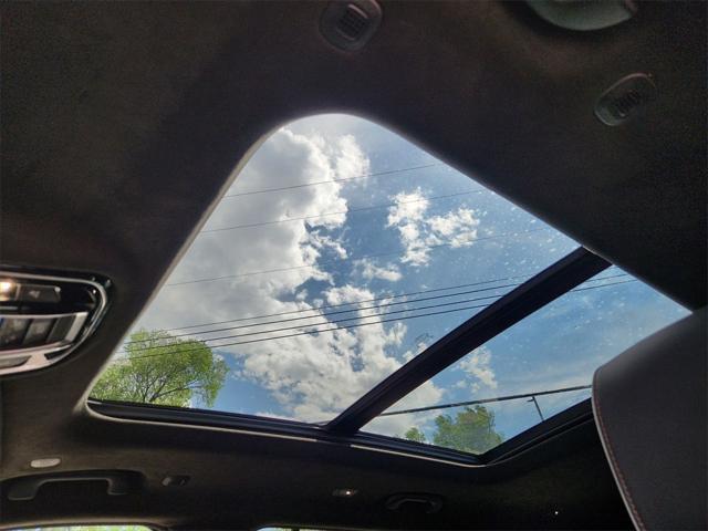 Photo of 2021 Diamond Black Crystal Pearlcoat Jeep Grand Cherokee L