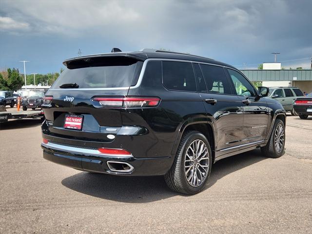 Photo of 2021 Diamond Black Crystal Pearlcoat Jeep Grand Cherokee L