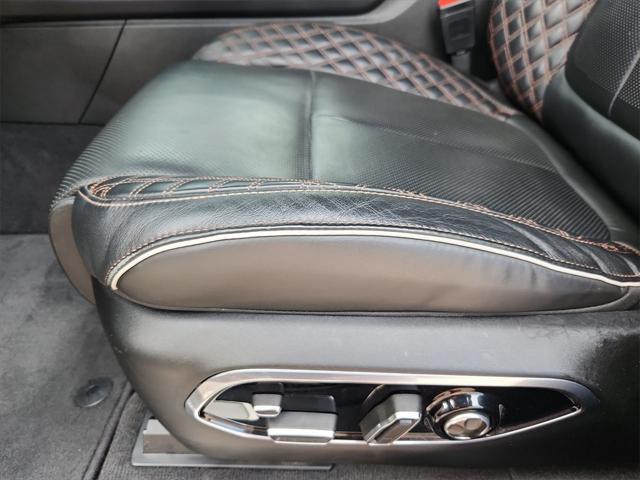 Photo of 2021 Diamond Black Crystal Pearlcoat Jeep Grand Cherokee L