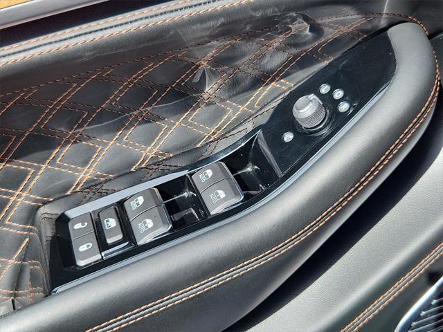 Photo of 2021 Diamond Black Crystal Pearlcoat Jeep Grand Cherokee L