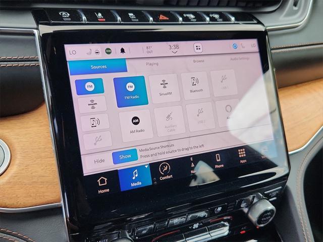 Photo of 2021 Diamond Black Crystal Pearlcoat Jeep Grand Cherokee L