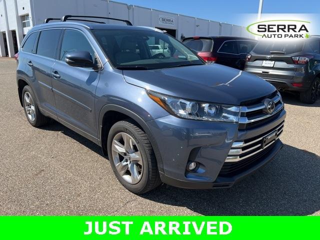 Photo of 2019 Shoreline Blue Pearl Toyota Highlander