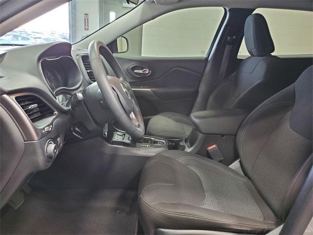 Photo of 2019 Billet Silver Metallic Clearcoat Jeep Cherokee