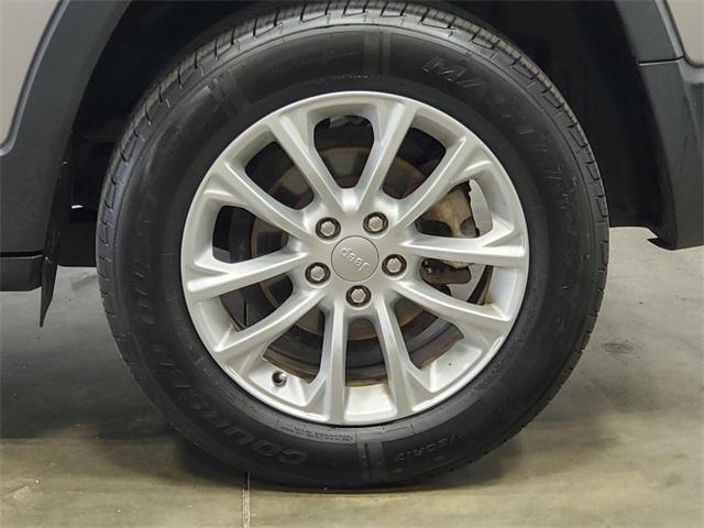 Photo of 2019 Billet Silver Metallic Clearcoat Jeep Cherokee