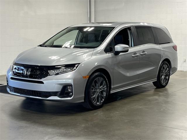 Photo of 2025 Solar Silver Metallic Honda Odyssey