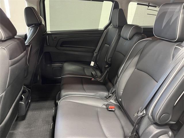 Photo of 2025 Solar Silver Metallic Honda Odyssey