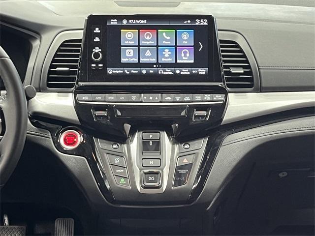 Photo of 2025 Solar Silver Metallic Honda Odyssey