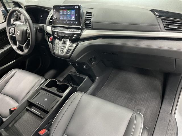 Photo of 2025 Solar Silver Metallic Honda Odyssey