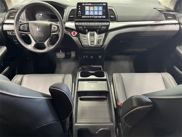Photo of 2025 Solar Silver Metallic Honda Odyssey