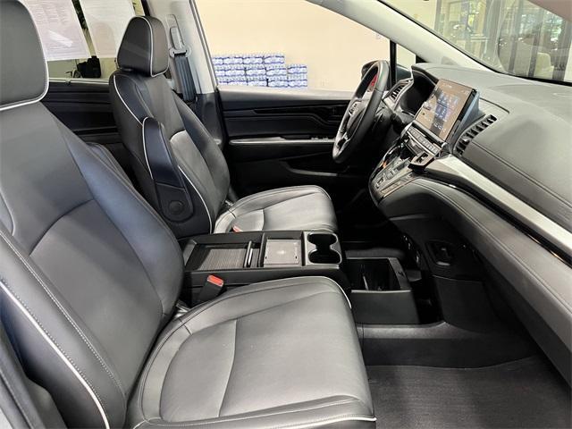 Photo of 2025 Solar Silver Metallic Honda Odyssey