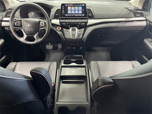 Photo of 2025 Solar Silver Metallic Honda Odyssey