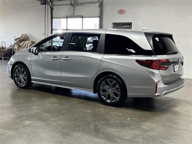 Photo of 2025 Solar Silver Metallic Honda Odyssey
