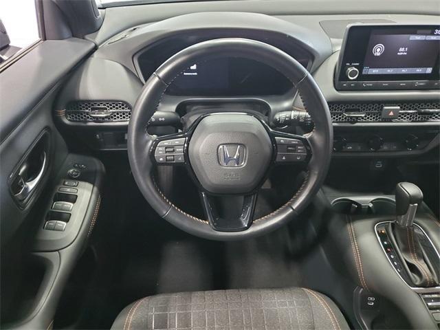 Photo of 2025 Urban Gray Pearl Honda HR-V