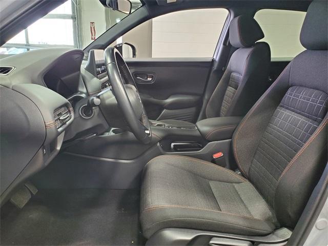 Photo of 2025 Urban Gray Pearl Honda HR-V