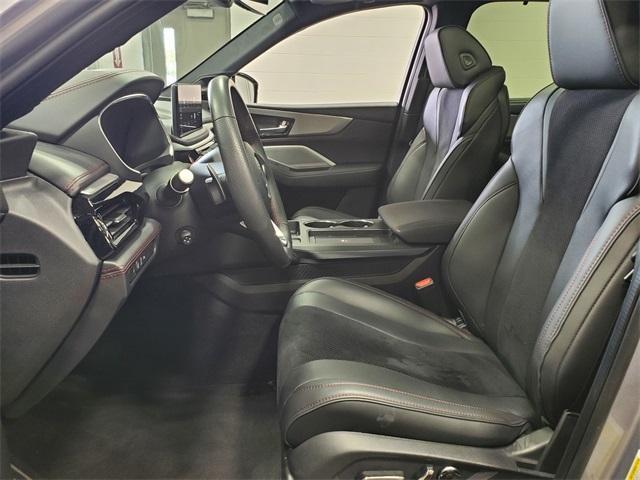 Photo of 2025 Lunar Silver Metallic Acura MDX