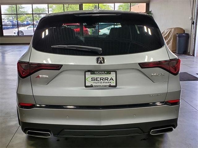 Photo of 2025 Lunar Silver Metallic Acura MDX