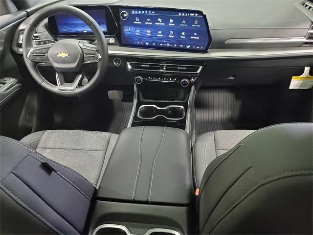 Photo of 2025 Summit White Chevrolet Traverse