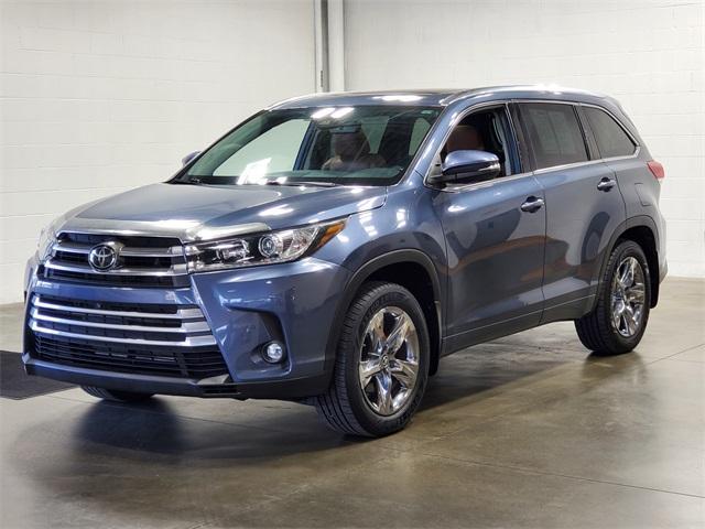 Photo of 2019 Shoreline Blue Pearl Toyota Highlander