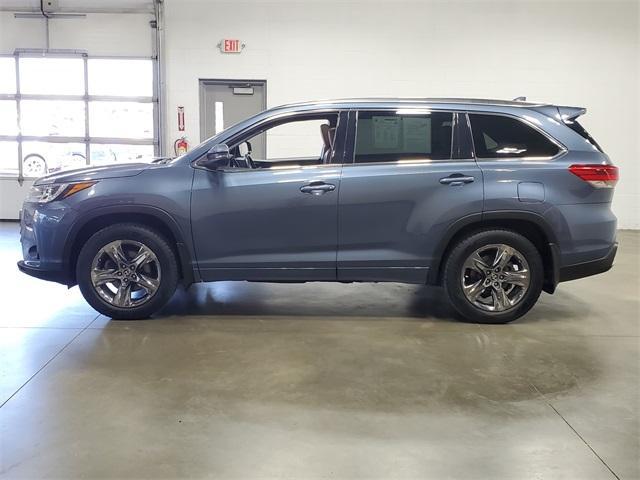 Photo of 2019 Shoreline Blue Pearl Toyota Highlander
