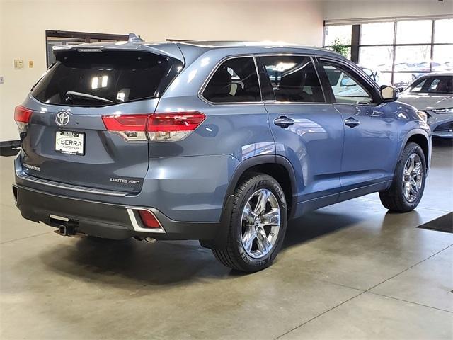 Photo of 2019 Shoreline Blue Pearl Toyota Highlander
