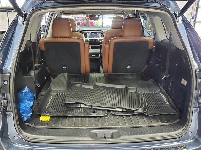 Photo of 2019 Shoreline Blue Pearl Toyota Highlander