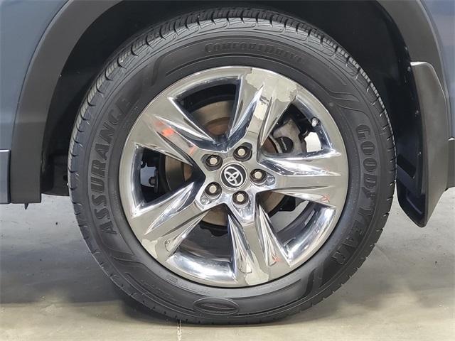 Photo of 2019 Shoreline Blue Pearl Toyota Highlander