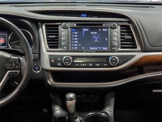 Photo of 2019 Shoreline Blue Pearl Toyota Highlander