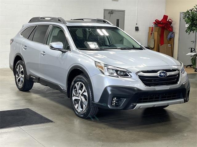 Photo of 2022 Ice Silver Metallic Subaru Outback