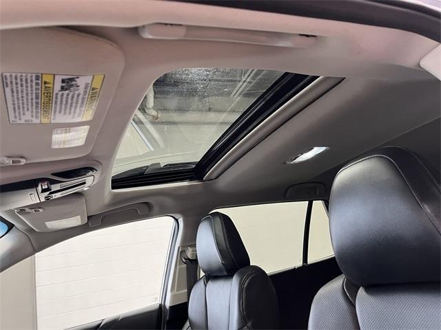 Photo of 2022 Ice Silver Metallic Subaru Outback