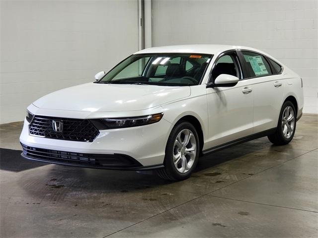 Photo of 2025 Platinum White Pearl Honda Accord