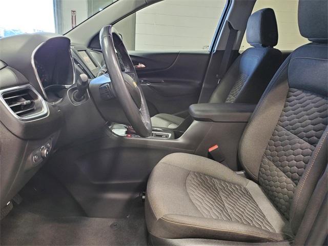 Photo of 2020 Midnight Blue Metallic Chevrolet Equinox