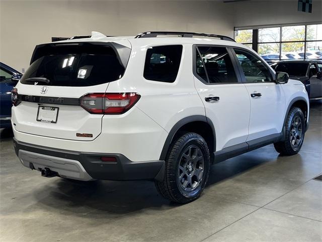 Photo of 2024 Platinum White Pearl Honda Pilot