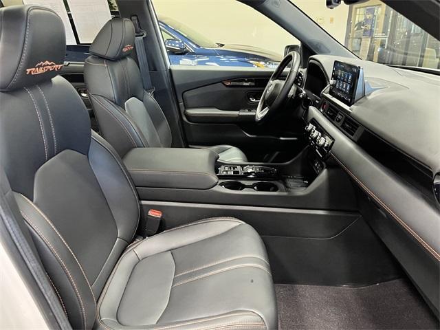 Photo of 2024 Platinum White Pearl Honda Pilot
