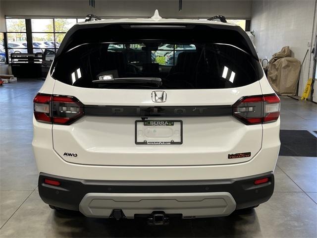 Photo of 2024 Platinum White Pearl Honda Pilot