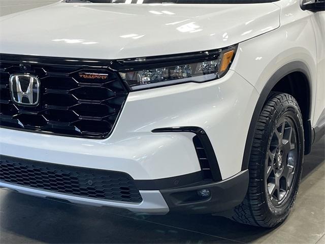 Photo of 2024 Platinum White Pearl Honda Pilot