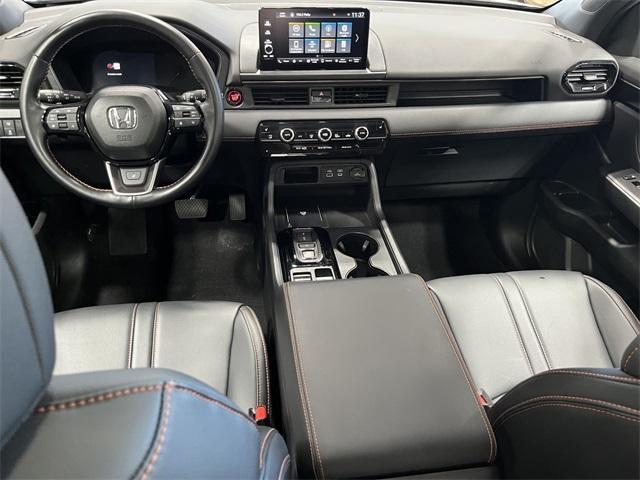 Photo of 2024 Platinum White Pearl Honda Pilot