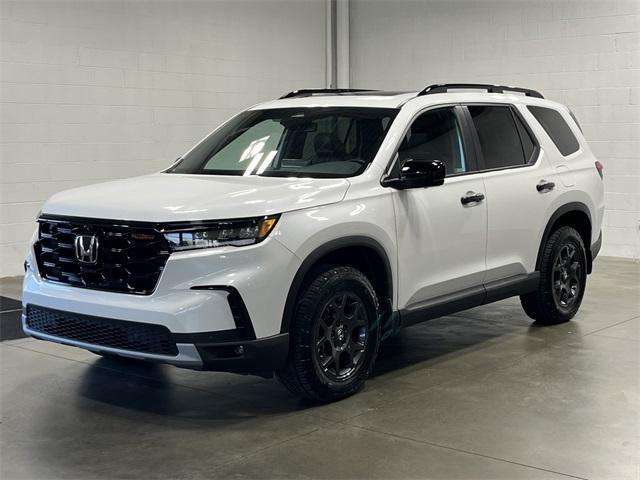 Photo of 2024 Platinum White Pearl Honda Pilot
