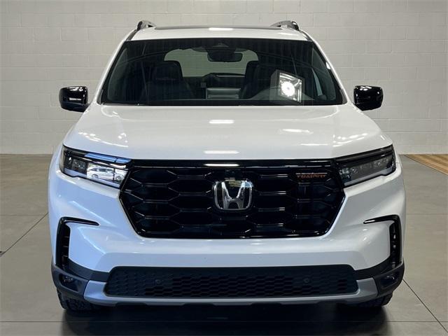 Photo of 2024 Platinum White Pearl Honda Pilot
