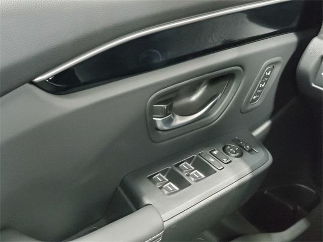 Photo of 2025 Sonic Gray Pearl Honda Pilot