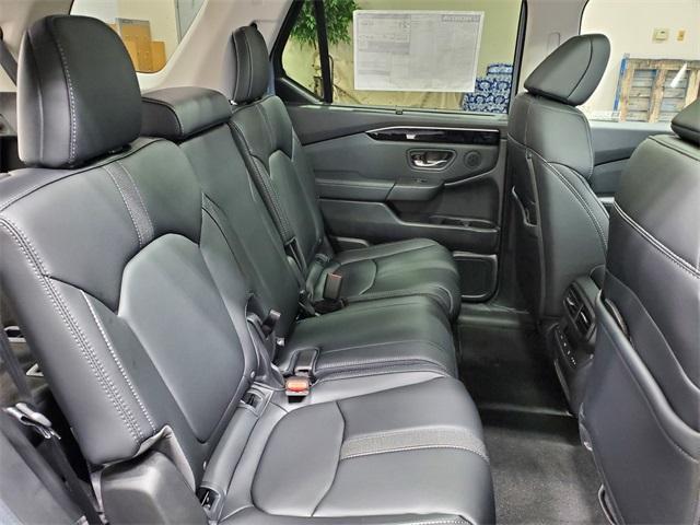 Photo of 2025 Sonic Gray Pearl Honda Pilot