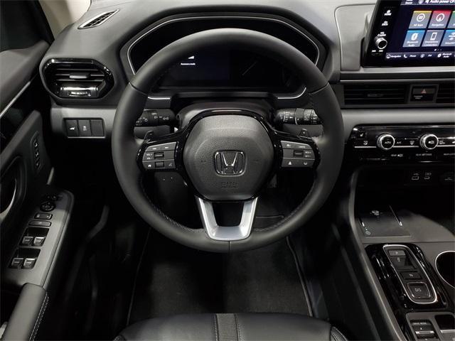Photo of 2025 Sonic Gray Pearl Honda Pilot