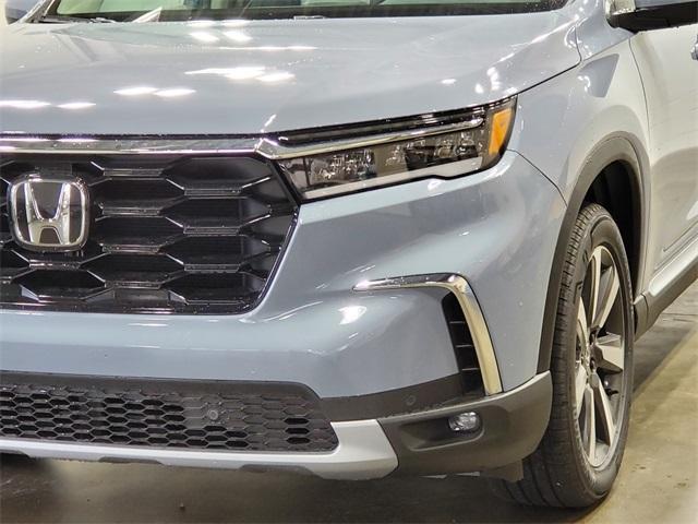 Photo of 2025 Sonic Gray Pearl Honda Pilot