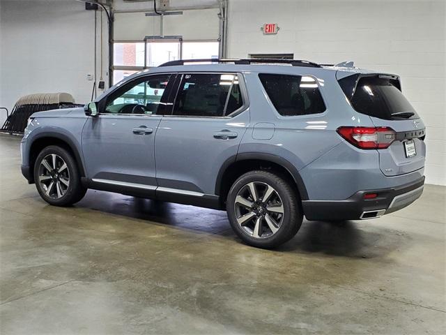 Photo of 2025 Sonic Gray Pearl Honda Pilot