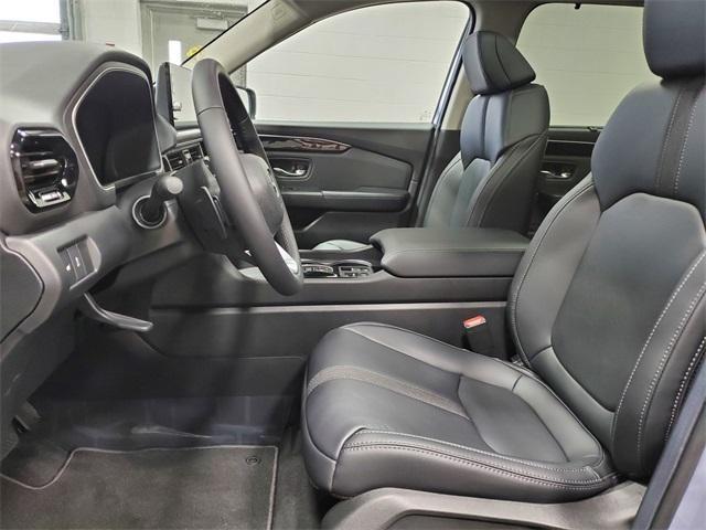 Photo of 2025 Sonic Gray Pearl Honda Pilot